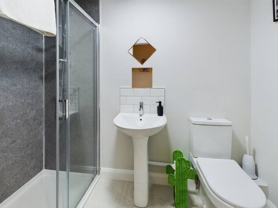 Contemporary 2-Bedroom Apartment Belfast Exterior foto
