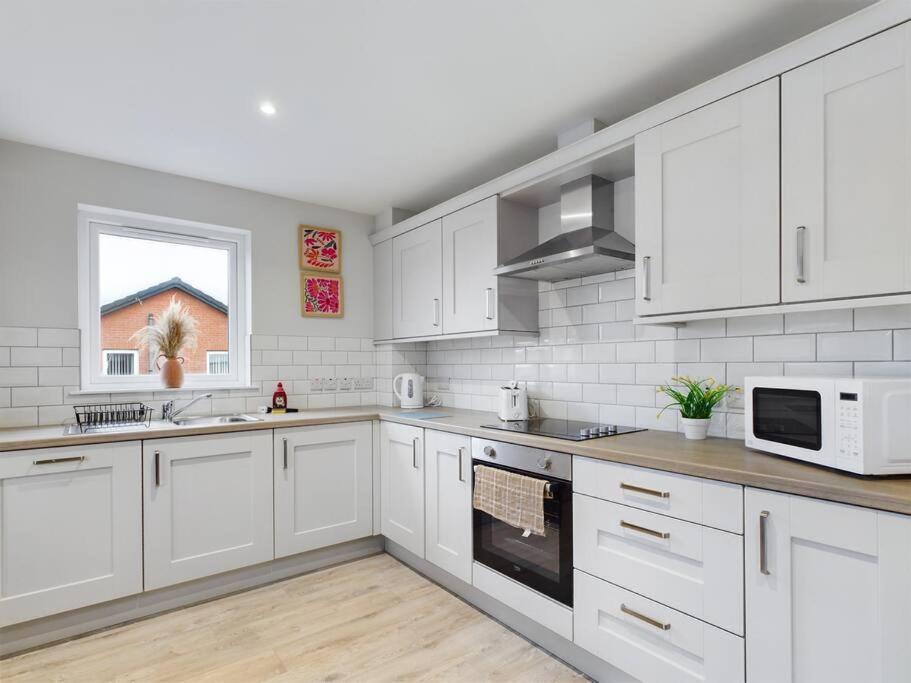 Contemporary 2-Bedroom Apartment Belfast Exterior foto